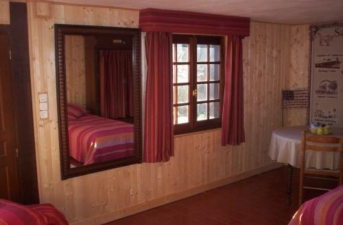 Bed and Breakfast Manoir Du Val Harangt Mardilly Habitación foto