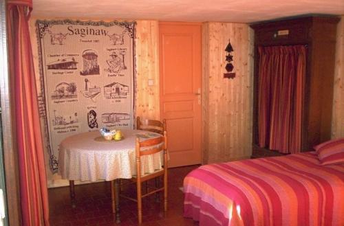 Bed and Breakfast Manoir Du Val Harangt Mardilly Habitación foto