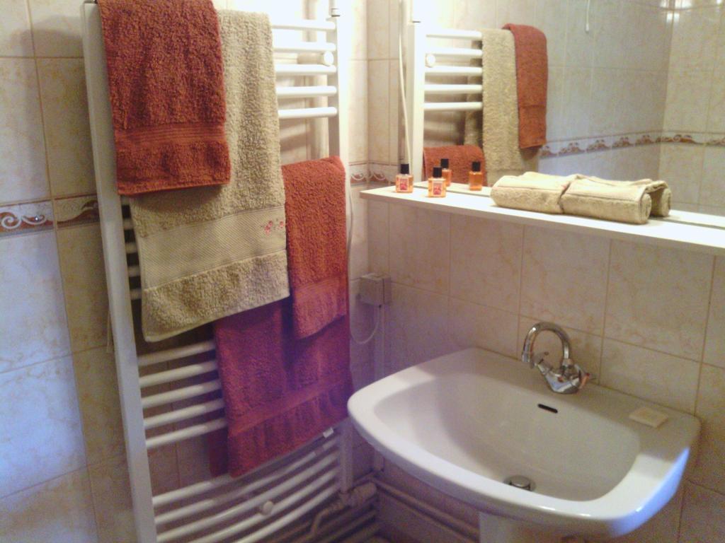 Bed and Breakfast Manoir Du Val Harangt Mardilly Habitación foto